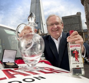 desmond-payne-IWSC-trophy Desmond Payne Master Destiller de Beefeater en el IWSC Trophy
