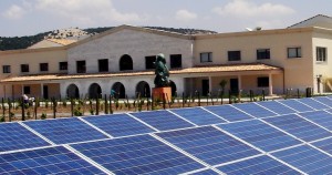 Placas Fotovoltaicas en el exterior de la bodega