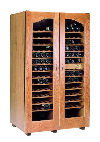 Caveduke, 380 botellas aprox. Casillero Individual (2 botellas en cada uno). Dos zonas de almacenamiento.
Medidas: 185x110x85cm
Consumo: 1,6 kw/d�a ...