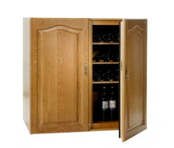 Bodegas Climatizadas Almar, Gama de toques cl�sicos como las puertas de estilo provenzal, tiradores, etc. 
Medidas: 93x120x62,5 cms 
Capacidad: 100 botellas 
Colores: Wenfu�, Roble y Nogal. 
Consumo: ...